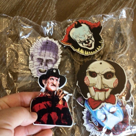 18pc Wooden Halloween Scary Movie Serial Killers Clown Scary Doll Tree Ornaments - Picture 9 of 12